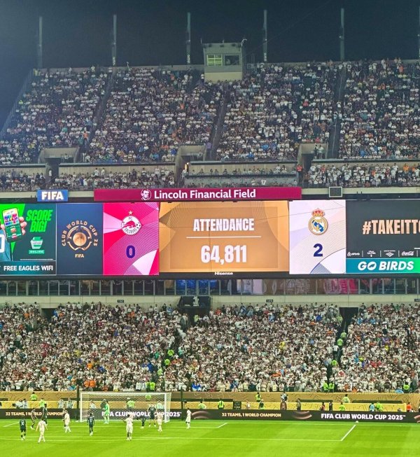 Những người khổng lồ châu Âu đầu tiên đứng bên lề. Số lượng khán giả trong World Cup của Real Madrid vượt quá 60.000, trong đó có 2 trò chơi vượt quá 70.000.
