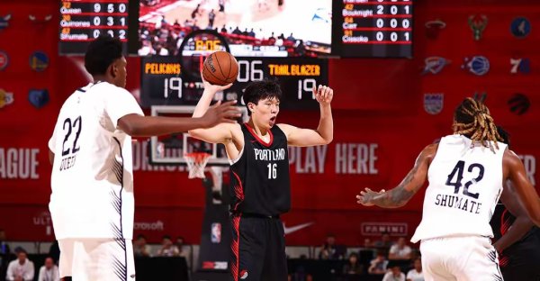 15 điểm, 3 rebound và 2 hỗ trợ, dữ liệu của Yang Hansen không bùng nổ, nhưng anh đã giành được sự cố 